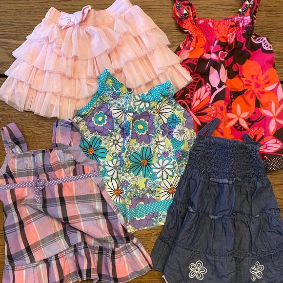 Bundle of girls dresses - Picture 1 of 7